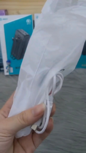 Quạt Tích Điện Cầm Tay Trong Suốt Remax RS-SF01 Thiết Kế Trong Suốt 3 Mức Độ Gió Hoạt Động Êm Ái