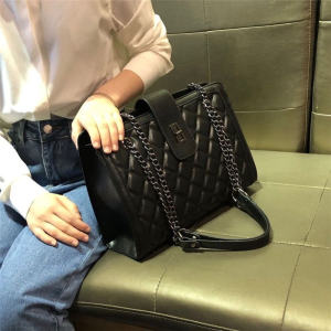 Trendy Korean Style Large Capacity Diamond Chain Crossbody Bag Womens Single Shoulder Handbag Fashionable Versatile Bag
