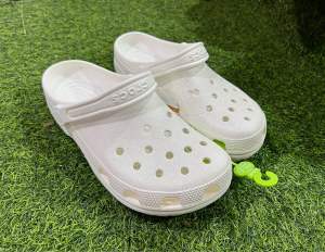 Crocsลายกระเพชร มี5สี size M4-M7(36-40) สำหรับผู้หญิง