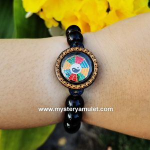 กำไลหินมงคล พร้อมยันต์แปดเหลี่ยม เลี่ยมกรอบกันน้ำแกะลายเลเซอร์เคลือบเรซิ่น ผ่านพิธีปลุกเสก ซึ่งสร้างของหลวงปู่สมวัดหนองบง จ.ลพบูรี