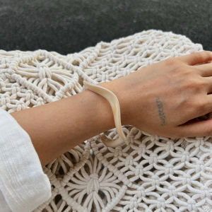 Ingemark 3 รูปแบบElegantเรซิ่นอะคริลิคเรขาคณิตกําไลข้อมือผู้หญิง 2025 ใหม่แฟชั่นBohoสร้อยข้อมือกว้างความงามY2Kเครื่องประดับ