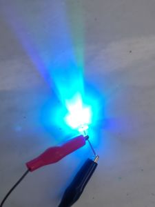 50 Bóng Đèn LED Tròn Trong Suốt Màu Xanh Lá / Đỏ / Vàng / Trắng / Xanh Dương Nháy Đổi màu Nhanh Chậm 5mm