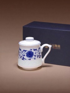 JINGDEZHEN | Underglaze Blue Porcelain Large Capacity Tea Cup With Strainer Lid