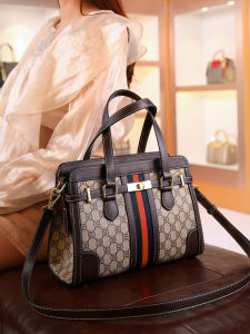 Hong Kong Stylish Large Capacity Handbag Womens Bag Fashionable Versatile Commuter Bag Leather Material Zipper Closure Soft Handbag