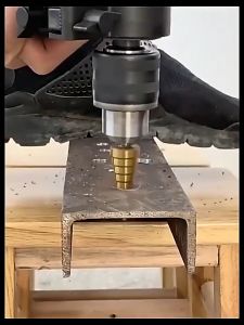 ชื่อของรสชาติ: 7 Pcs of step drill woodworking pull slot saw drill center punch set set