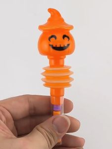 ลูกอมฮาโลวีน บีบที่ตุ๊กตามีเสียง ปี๊ดๆ 1แพ็ค30ชิ้น