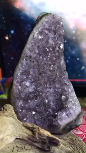 Hóc đá thạch anh tím amethyst lấp lánh tán sắc phong thủy trang trí nhà cửa ms 812