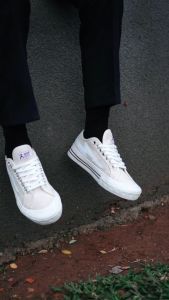 Sepatu Old Skool OG Black White Premium: Sepatu Terbaru Untuk Sekolah, Kantor, dan Santai