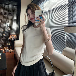 เสื้อยืดคอกลมแขนสั้นทรงสลิมฟิตสำหรับผู้หญิง ทรงหลวมสบาย ๆ สำหรับฤดูร้อนปี 2025 สไตล์เกาหลี เสื้อเชิ้ตทรงเข้ารูป