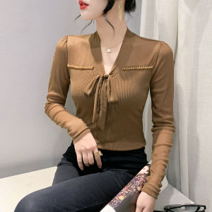 Áo thun nữ dài tay hình chữ V thiết kế mùa thu áo sơ mi đế màu đỏ ôm vừa đính hạt đinh áo lưới cổ chữ V