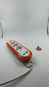 Stop Kontak Arde 3 Lubang + Kabel 3 Meter 2 Port USB