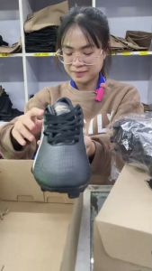 PAN Syrus Low รองเท้าสตั๊ดสุดเท่ เหมาะสำหรับสายรุกสายบุก ใส่สบาย ทรงสวย[ฟรีถุงเท้ากันลื่น]