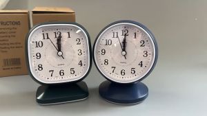 Đồng hồ báo thức phong cách Bắc Âu để bàn có đèn tiện ích hiện đại