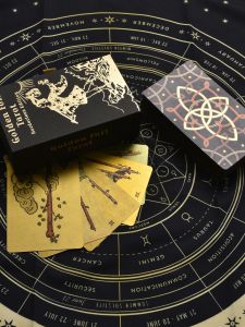 Portable Luxury Unique Waterproof Gold Foil Black Gold Wt Tarot Cards Elegant Strategy Tabletop Game for One Player