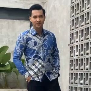 Batik Denim Pria Dewasa Lengan Panjang Motif Seno biru Reguler