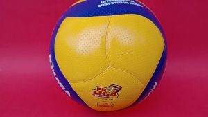 Bola Voli Mikasa V300W MVA300 Original Tahan Air Premium Empuk Latihan Kompetisi