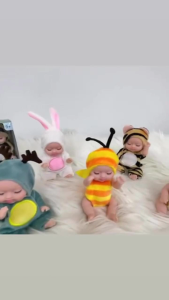 【แนวโน้มท้องถิ่นในการส่งมอบ】แม่เหล็กติดตู้เย็นตุ๊กตาการ์ตูน ตุ๊กตารีบอร์น เด็กผู้หญิงนอนหลับ สติ๊กเกอร์แม่เหล็กติดตู้เย็นตุ๊กตา