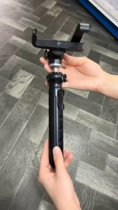 ขาตั้งถ่ายรูป หรือไลฟสดได้ สามารถถือเป็นไม้เซลฟี่ได้ พกพาง่าย สะดวก ไม่มีรีโมท ( สินค้ามือ 2 ) ขาตั้งปรับระดับได้