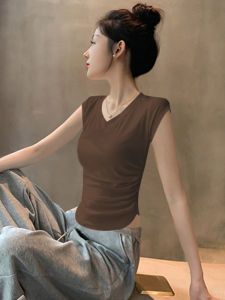 เสื้อยืดคอวีแขนกุดทรงเข้ารูปผ้าโมดอลสีคาเฟ่ ทรงเข้ารูป แขนกุด ทรงเข้ารูป สำหรับผู้หญิง ฤดูร้อน 2024 เสื้อผ้าทำงานสไตล์เกาหลี