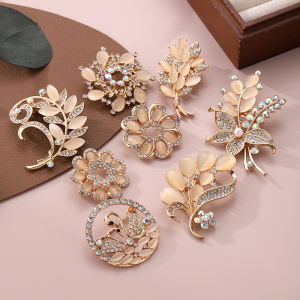 Fashionable Diamond Embedded Womens Brooch Pin Versatile Anti-Light Walking Creative Ladies Neckpin Trendy Accessory