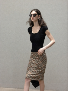 Cantonstory | Black Square Neck Straight Shoulder Slim Fit Sweater Knit Top