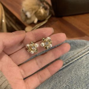 New Elegant Unique Pearl Zirconia Micro-Set Womens Earrings Versatile High-End Vintage Fashion Jewelry Ear Decorations