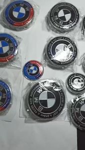 Bộ logo Kỉ niệm 50 năm BMW gồm: Logo trước 82mm logo sau 74mm vô lăng và chụp mâm 68mm cho xe BMW (màu đen màu đỏ). Kiniem50