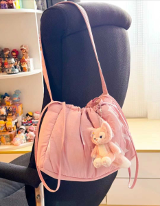 ทันสมัย เชือกรูด ลายพิมพ์ตัวอักษร กระเป๋าเกี๊ยวความจุขนาดใหญ่ใต้วงแขนสีลูกกวาดกระเป๋าสะพายไหล่เดี่ยว ลำลอง ผ้าไนลอน