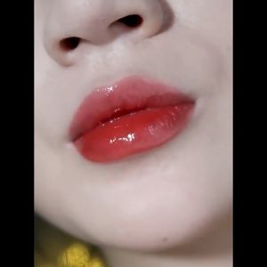 Gege Bear Lip Cream Yingrun Ice Tembus Lip Glaze Water Light Mirror Glass Lipstick Pelembab & Tidak Mudah Menempel