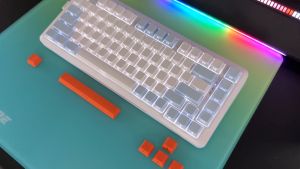 Keyboard Mekanis ZIFRIEND S82 Tinta Ekstrem Terukir Samping