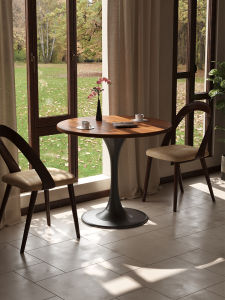FWTDF | Simple and Elegant Round Table