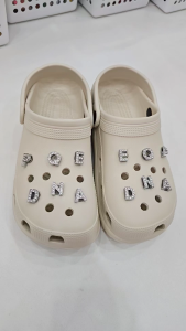 [J] Phụ kiện Sticker Charm Jibitz 2D dán gắn dép Crocs dép sục dép cá sấu mẫu chữ cái bạc