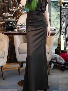 กระโปรงสั้นทรงเอเอวสูงสีดำสไตล์ฝรั่งเศสสำหรับผู้หญิง ทรงเข้ารูป กระโปรงสั้นทรงเอ ฤดูใบไม้ร่วง 2025 สุดเก๋ไก๋ เดรสยาวคลุมเข่า