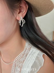 Những Chiếc Bông Tai Nhỏ Xinh Sang Trọng và Tinh Tế