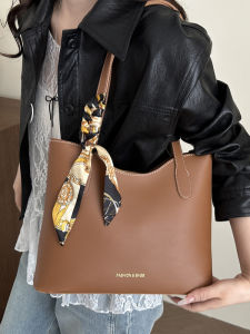 กระเป๋าทอร์ต กระเป๋าสะพายไหล่ทรงกลมขนาดใหญ่สำหรับผู้หญิง 2025 กระเป๋าถือ PU วัสดุสีพื้น กระเป๋าสะพายไหล่แบบหนึ่งข้าง กระเป๋าสตางค์แบบอเนกประสงค์สำหรับการเดินทาง