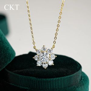 codCKT Luxury Pendant 1ct Diamond Moissanite Necklace Womens 14K Gold Sunflower Classic Six-Claw Snowflakes Wedding Fine Jewelry