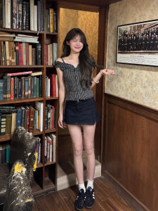 เสื้อเชิ้ตแขนสั้นผู้หญิงสไตล์เกาหลีฤดูร้อน 2025 ทรงเข้ารูป เอวสั้น กระโปรงสั้น สไตล์เกาหลี ผ้าคอตตอนผสมโพลีเอสเตอร์