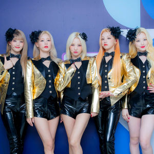 Giày Cao Gót Màu Vàng Biểu Diễn Sân Khấu Kpop Hàn Quốc Jazz Bộ Trang Phục Nữ Ban Nhạc Phong Cách Mùa Thu 2022