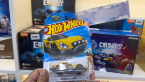Mô Hình Xe Hot Wheels El Segundo Rallye Vàng - Dòng Xe Địa Hình HW Dirt