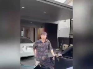 สเปรย์เคลือบเงารถยนต์ สูตรเสริมความเงาแบบเข้มข้น ยี่ห้อ A+