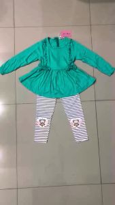 LIL’ ROSE - BAJU SETELAN ANAK PEREMPUAN / SETELAN BAJU LENGAN PANJANG DAN CELANA PANJANG / SET BAJU ANAK WARNA HIJAU TOSCA DENGAN CELANA PANJANG MOTIF SALUR GAMBAR BEAR / RUFFLE TOP ANAK PITA