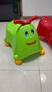 toynamus รถตัวหนอนขาไถ รถขาไถ รถเด็กนั่งได้ รถหนอนเขียว และ รถหนอนแดง