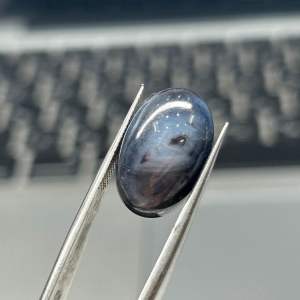 168500- ĐÁ SAPPHIRE SAO ĐEN NHẸ THIÊN NHIÊN KHÔNG XỬ LÝ ( thông số trong ảnh chụp) 16.85 Carat