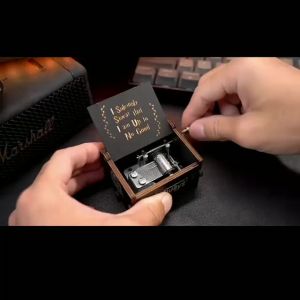 Kotak Musik Kayu: Pilihan Hadiah yang Elegan & Unik