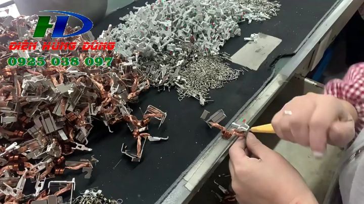 Aptomat DC 2P 125A 1000 VDC dùng cho acquy lưu trữ năng lượng mặt trời ...