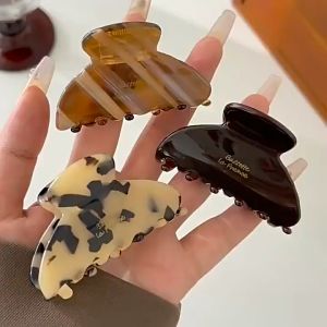 Luxury Medium Clip ขนาด 6.5cm กิ๊บหนีบผมสุดหรู สไตส์เกาหลี รุ่นใหม่ล่าสุด ผิววาว . กิ๊บติดผม กิ๊บผม กิ๊บเกาหลี แฟชั่น