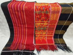 Pakaian adat karo sepasang pria dan wanita