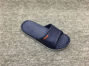 Lightweight Foam Slippers for Men and Women Summer Plaid Style Flat Heel Home Use Sandals Anti-Slip Beach Shoes Couples Footwear