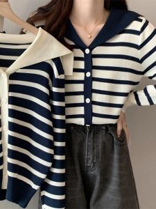 เสื้อสเวตเตอร์ถักคอปกสีบล็อกแขนยาวสไตล์เกาหลีสำหรับผู้หญิง ฤดูใบไม้ผลิและฤดูใบไม้ร่วง เสื้อชั้นในสีพื้น ดีไซน์เก๋ไก๋ ปกเสื้อสีพื้น