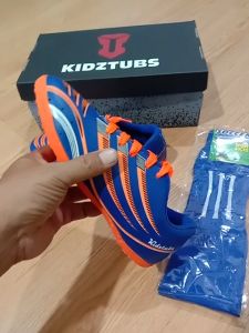 KIDZTUBS Sepatu Futsal Anak Paket Komplit Sepatu Futsal Tas Skin Deker Kaos Kaki Usia 6-10 Tahun Size 28 29 30 31 32 33 34 35 36 37 KDZ1428011825